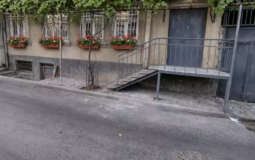 Tbilisi, Ilia Odishelidze 6a