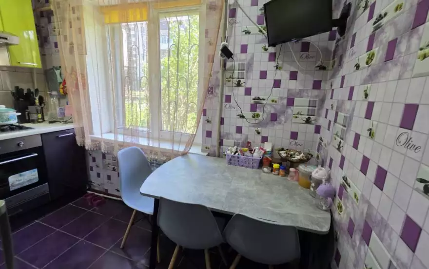 квартал Комарова, 6