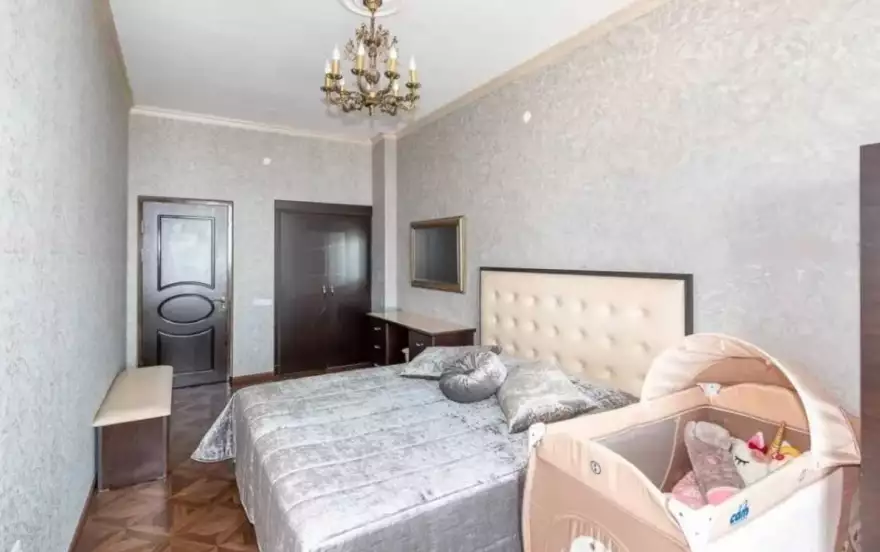 улица Наири Заряна, 74б