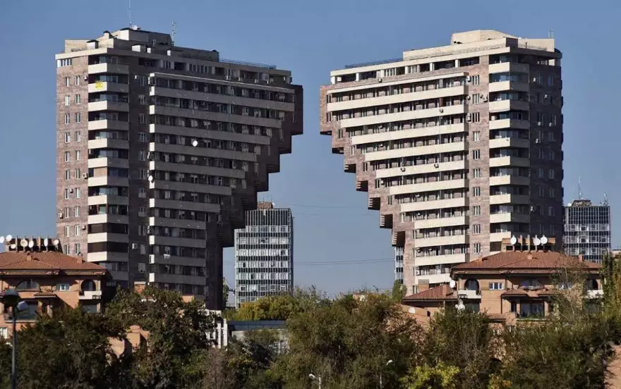 улица Наири Заряна, 74б